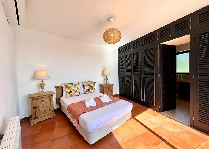 Bellevue With Pool By Homing 빌라