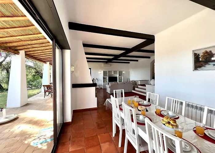 Bellevue With Pool By Homing 포티마오