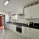 Βίλα Bellevue With Pool By Homing *